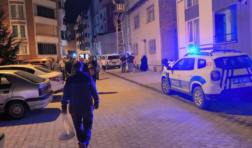 Tokat'ta 5 katlı binada yangın; 4 kişi dumandan etkilendi
