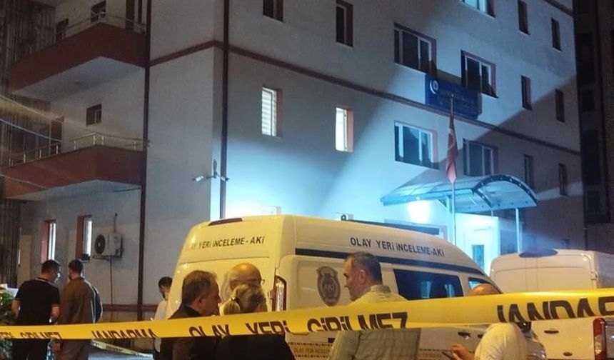 Trabzon'da İlçe Emniyet Müdürlüğü bahçesine hava aracı düştü; 4 araç hasar gördü
