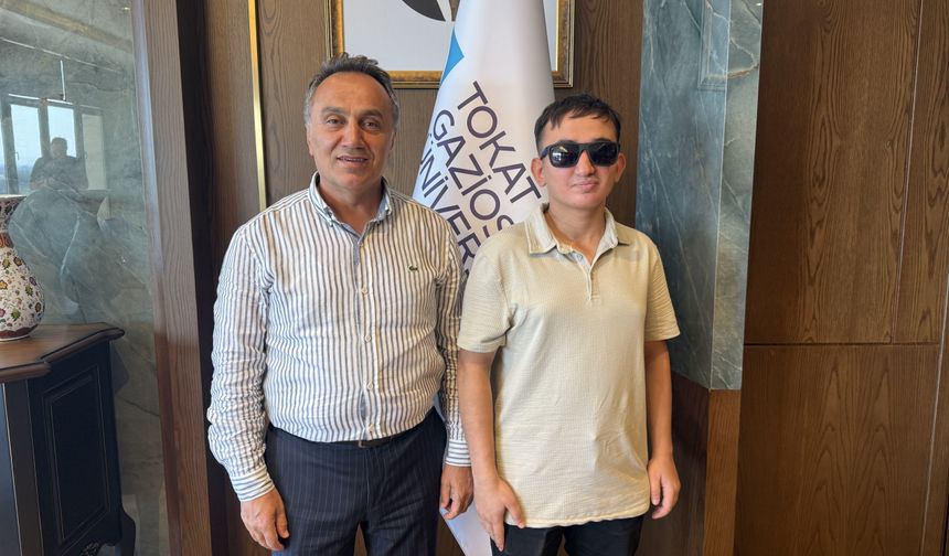 Türkiye 378'incisi olan görme engelli Taha, özel eğitim öğretmenliğini seçti