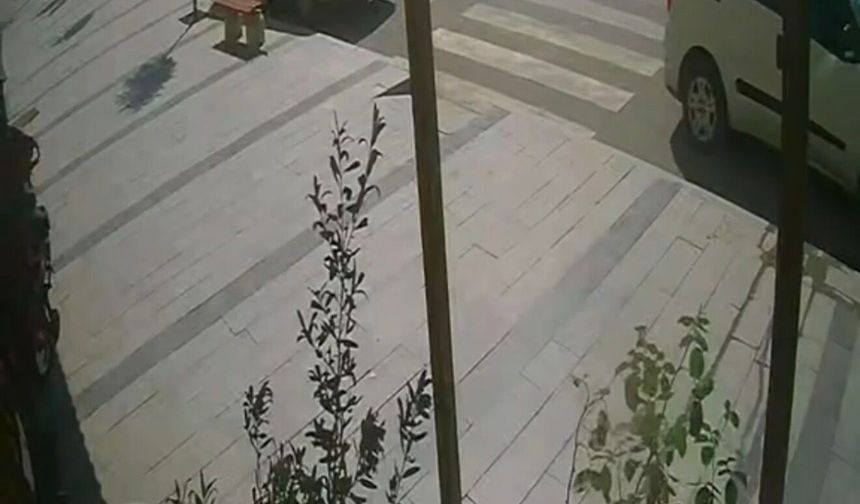 Yaya geçidinde otomobilin çarptığı kişi yaralandı (2)