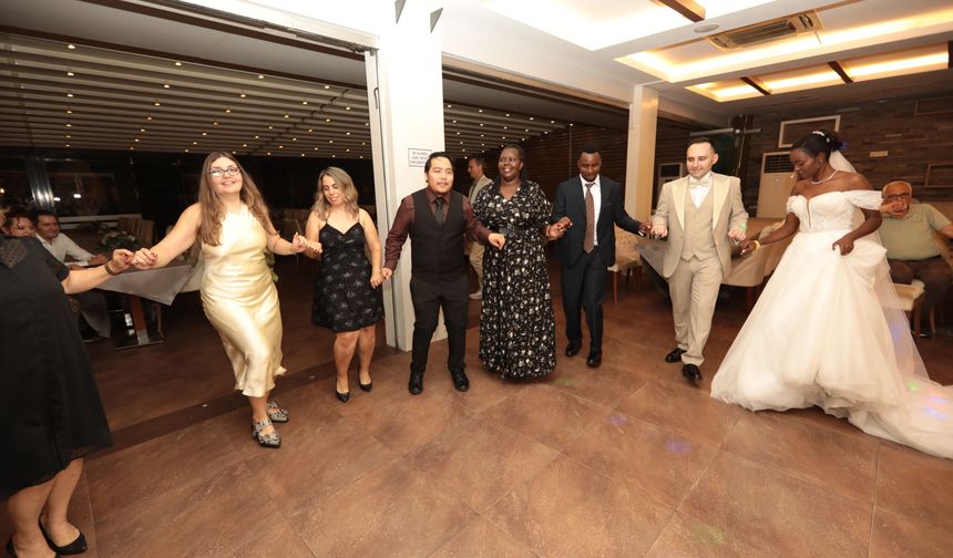 Afrika'da başlayan aşk horonla taçlandı; Trabzon'a Kenyalı gelin