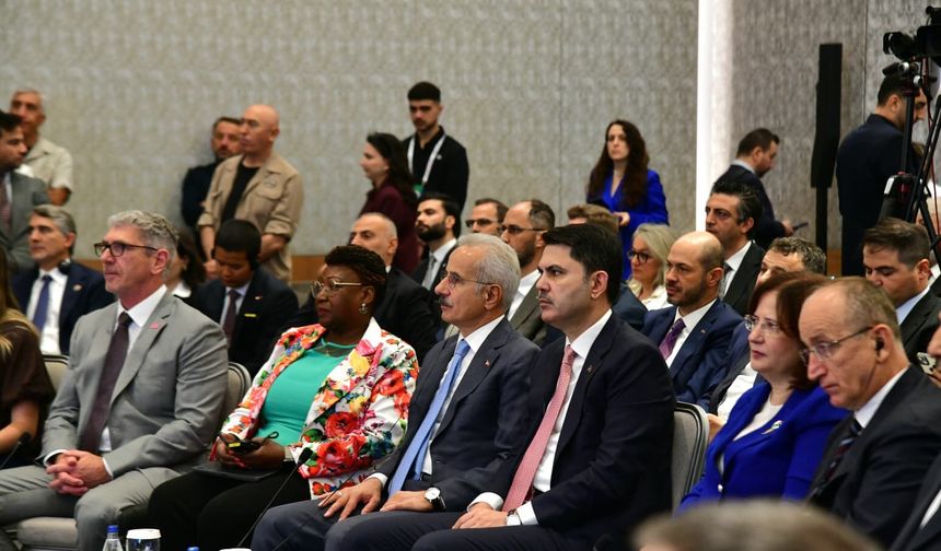 Bakan Kurum: Okyanuslarımızın geleceği devasa bir risk altındadır