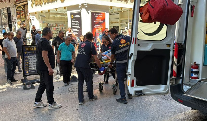 Beton dubaya çarpan motosikletin sürücüsü yaralandı; kaza kamerada
