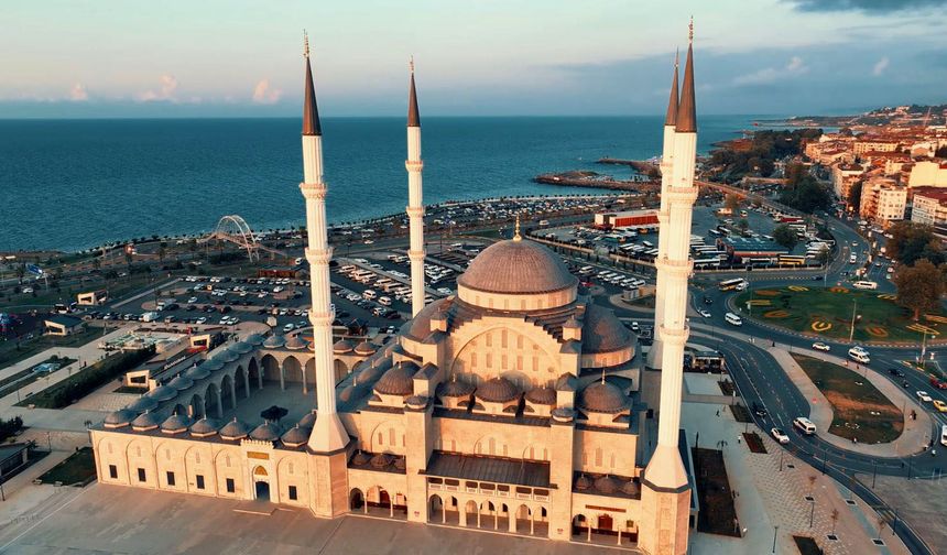 Dede mesleğini geleceğe taşıyor; 23 yıldır camileri süslüyor
