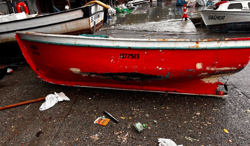 Düzce'de sağanak; 3 evi su bastı, 14 tekne zarar gördü