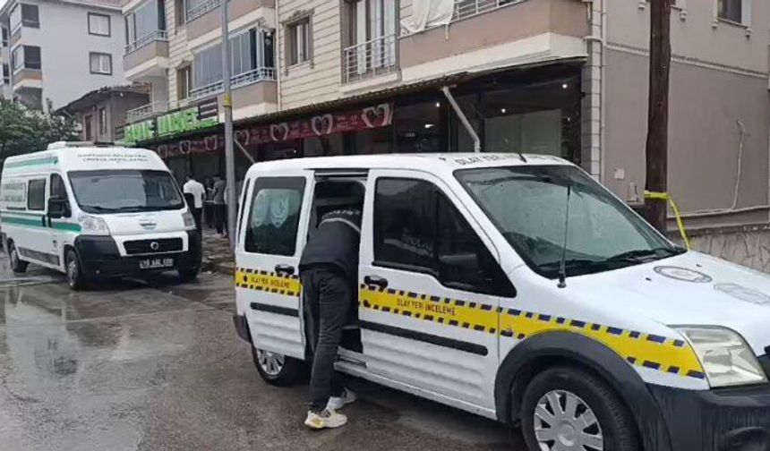Eşini çalıştığı markette tabancayla öldürüp, intihar etti