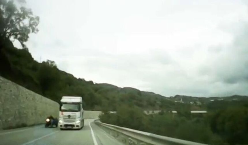 Hatalı sollama yapan silobasa çarpmaktan son anda kurtuldu; o anlar kamerada