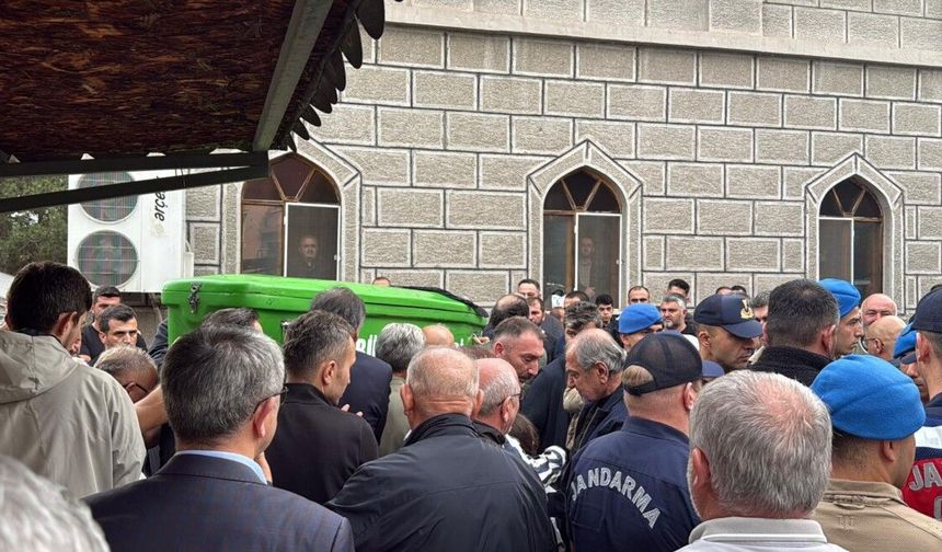 Otomobil istinat duvarına çarptı; müzik öğretmeni Cansu öldü, kayınpederi ve bebeği yaralı (2)