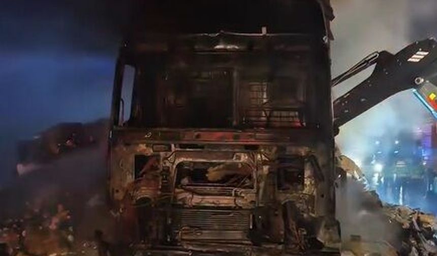 Otoyolda TIR yanarak kullanılamaz hale geldi