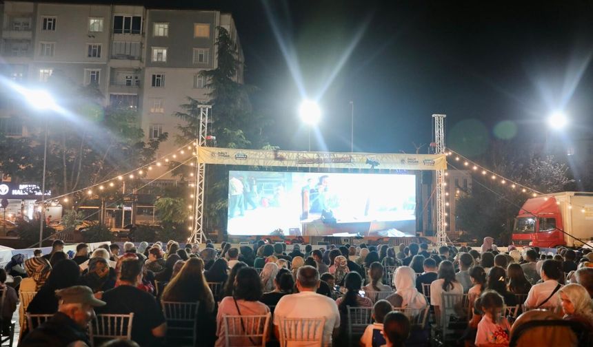 Samsun'da açık hava sinema geceleri ile yaz akşamları renkleniyor