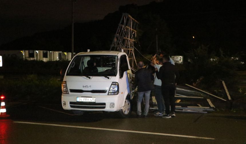 Samsun'da otomobil kamyonete arkadan çarptı: 4 yaralı