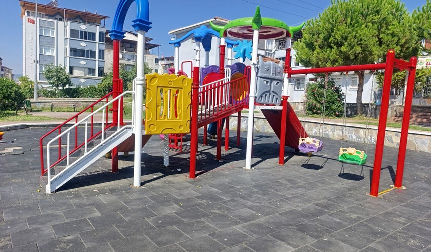 Samsun'da parklara kırmızı beyaz dokunuş