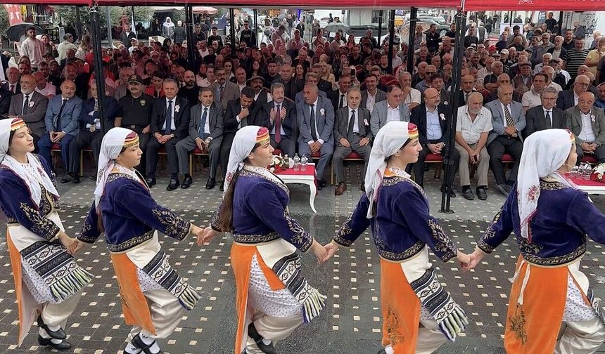 Samsun'da yılın ahisi 72 yaşındaki terzi Haşim Uzun seçildi