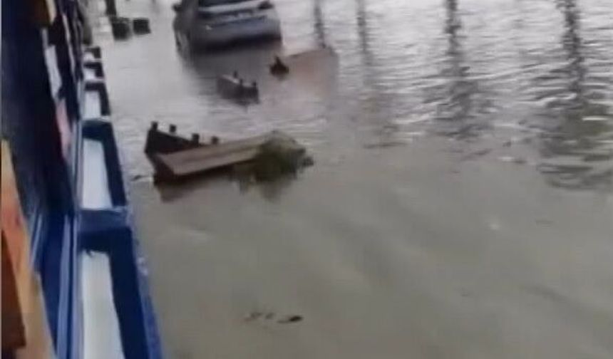 Sinop'ta sağanak sonrası yollar göle döndü