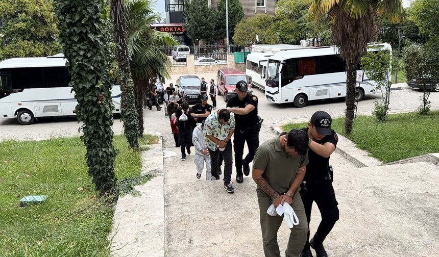 'Sokaklar Güvende' operasyonundaki 53 şüpheliden 21'i adliyede