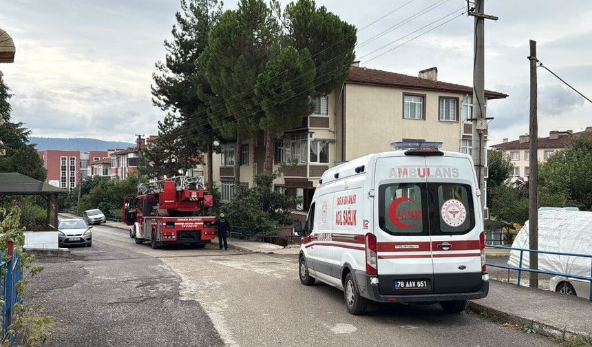 Tek başına yaşadığı evinde düşüp yaralanan kadın hastaneye kaldırıldı