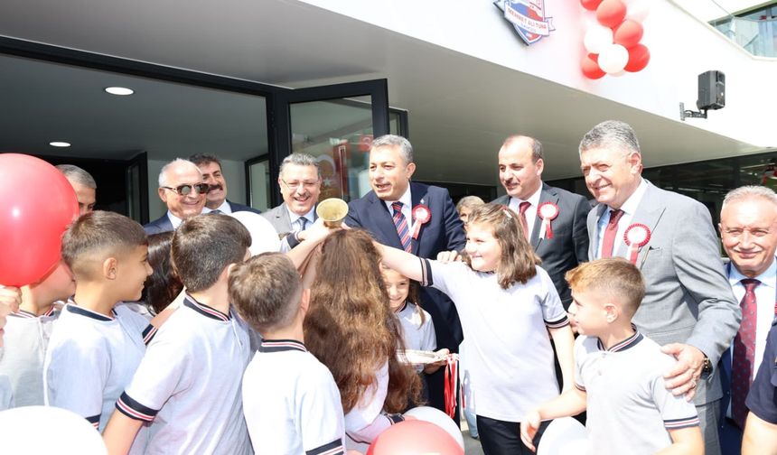 Trabzon'da ilk ders zili çaldı
