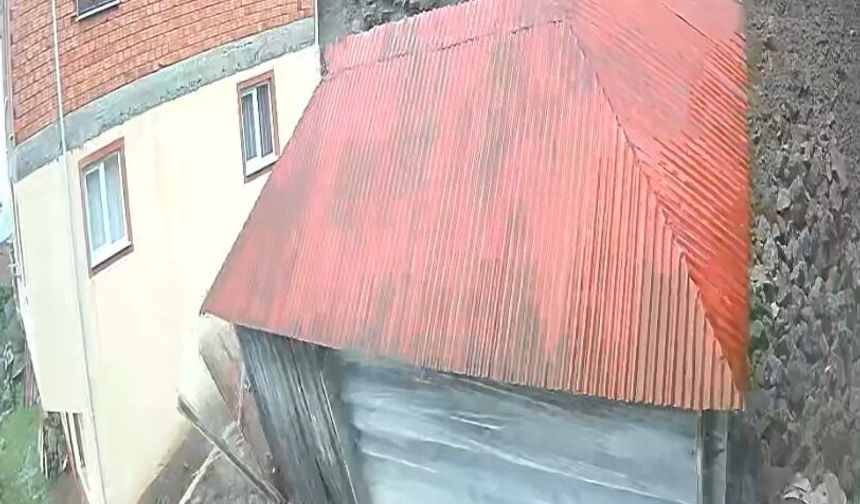 Trabzon'da metrekareye 50 kilogram yağış hasara yol açtı (2)