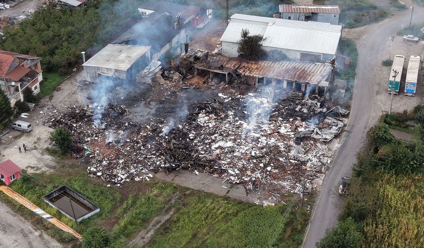 Yanan kapı fabrikasındaki hasar dronla görüntülendi