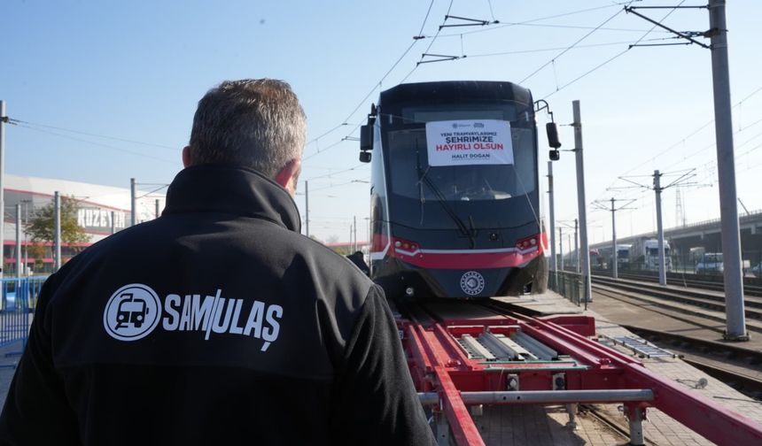 12 yeni tramvaydan 4'üncüsü de Samsun'a ulaştı