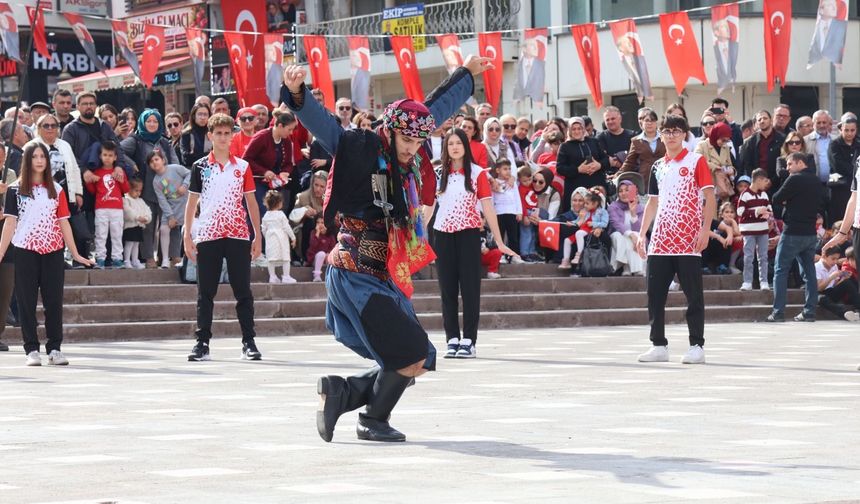 Amasya'da Cumhuriyet Bayramı'nın 103'ncü yılı coşkuyla kutlandı