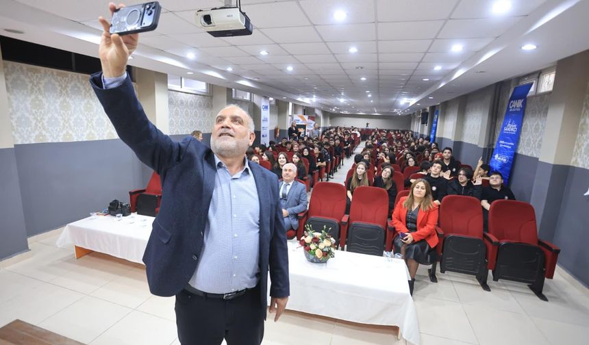 Başkan Sandıkçı: İlçemizde yeteneklerini keşfeden nesiller yetiştirmeye devam ediyoruz