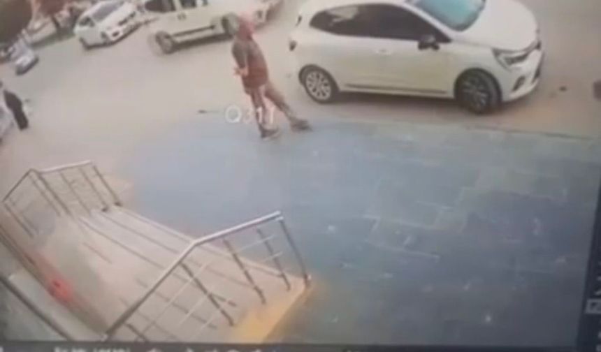 Hafif ticari aracın yayaya çarptığı kaza kamerada