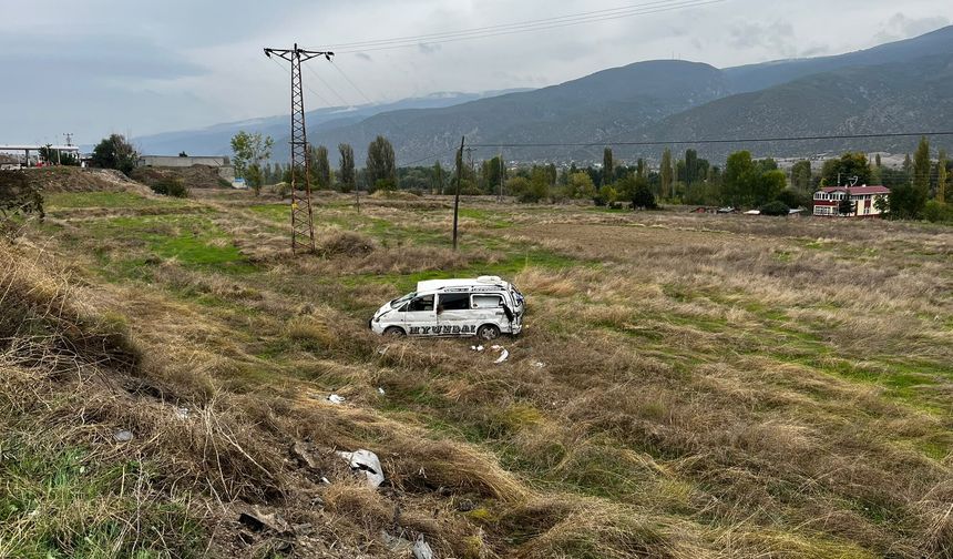 Kastamonu'da minibüs, şarampole devrildi: 2 yaralı