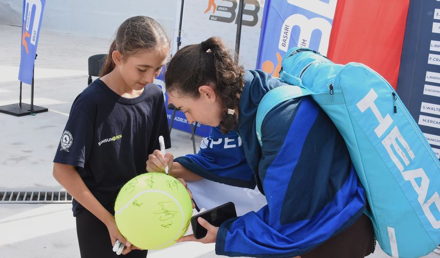 Milli tenisçi Ayla Aksu Kahraman, çeyrek finale yükseldi