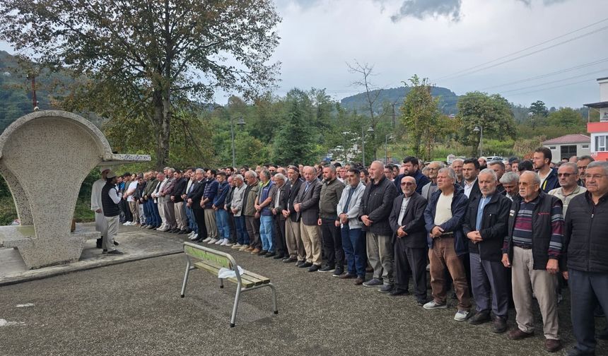 Oğlunu öldüren cinayet şüphelisinin annesi tarafından tabancayla vurulan kadın, toprağa verildi