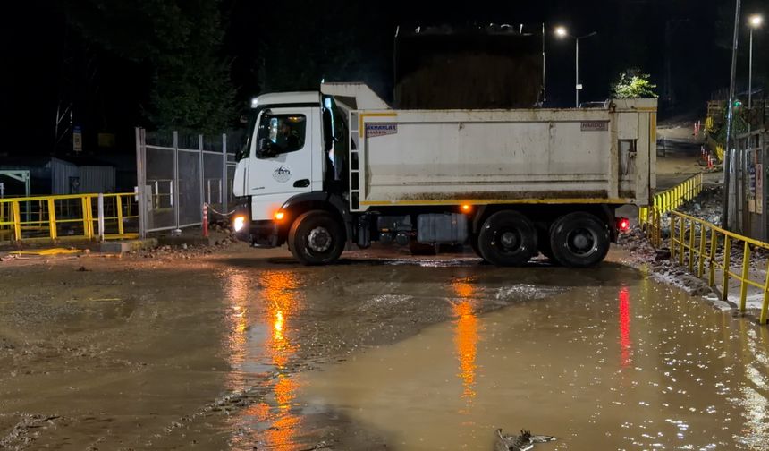 Rize'de sağanak taşkına neden oldu