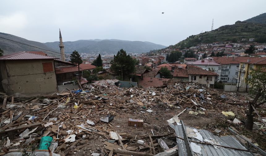 Tokat'ta kentsel dönüşümde 21 ev yıkıldı