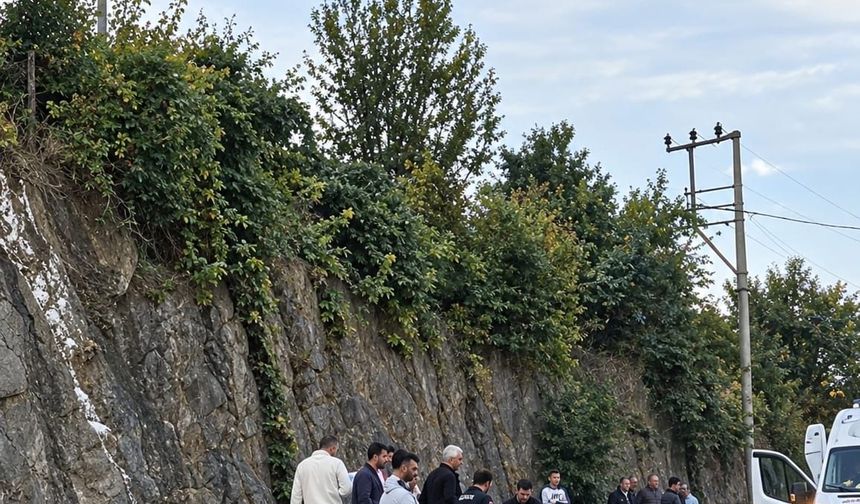 Trabzon'da, TIR'a çarpan motosikletin sürücüsü öldü