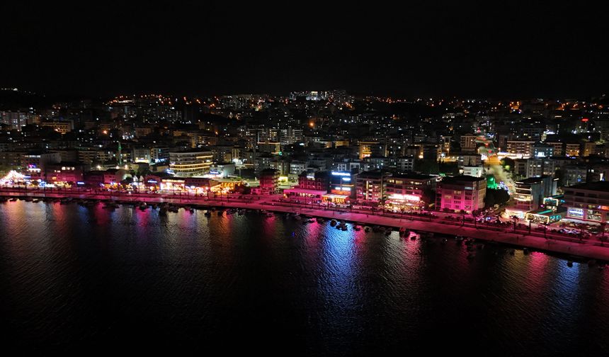 YEDAŞ, meme kanseri farkındalığı için Samsun'daki sahil sokak lambalarını pembe renkte yaktı
