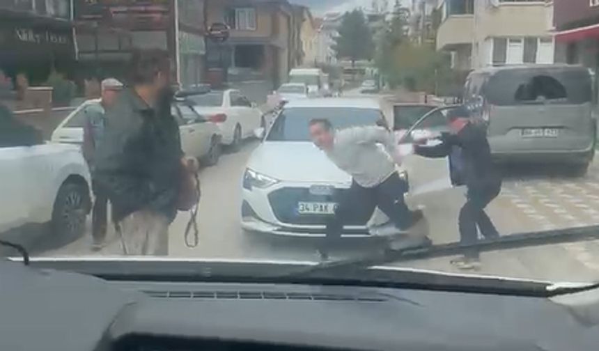 Yol tartışmasında öğrenci servisine saldırdı