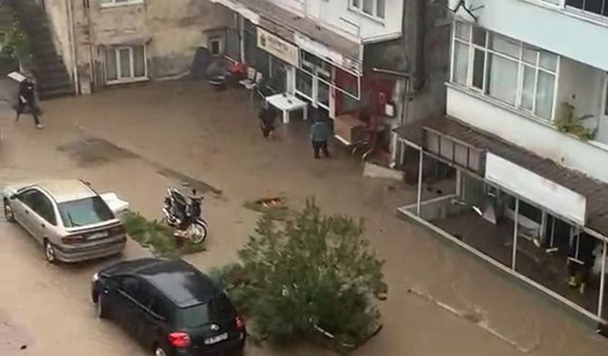 Zonguldak'ta cadde ve sokaklar göle döndü