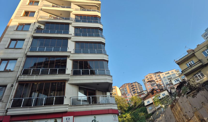 Zonguldak'ta çöken 3 katlı evin çevresindeki 7 bina tahliye edildi (3)