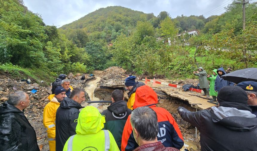 Zonguldak'ta sağanak; dereler taştı, istinat duvarı çöktü (4)