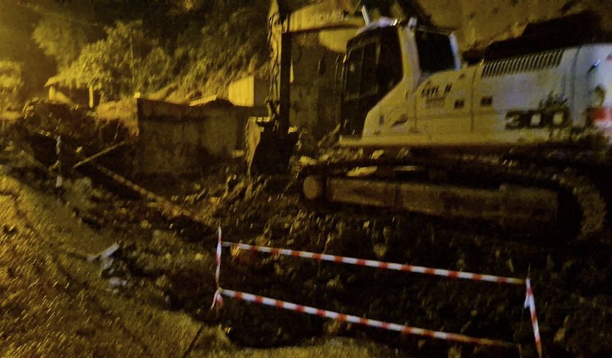 Zonguldak'ta yağış nedeniyle evin duvarı çöktü