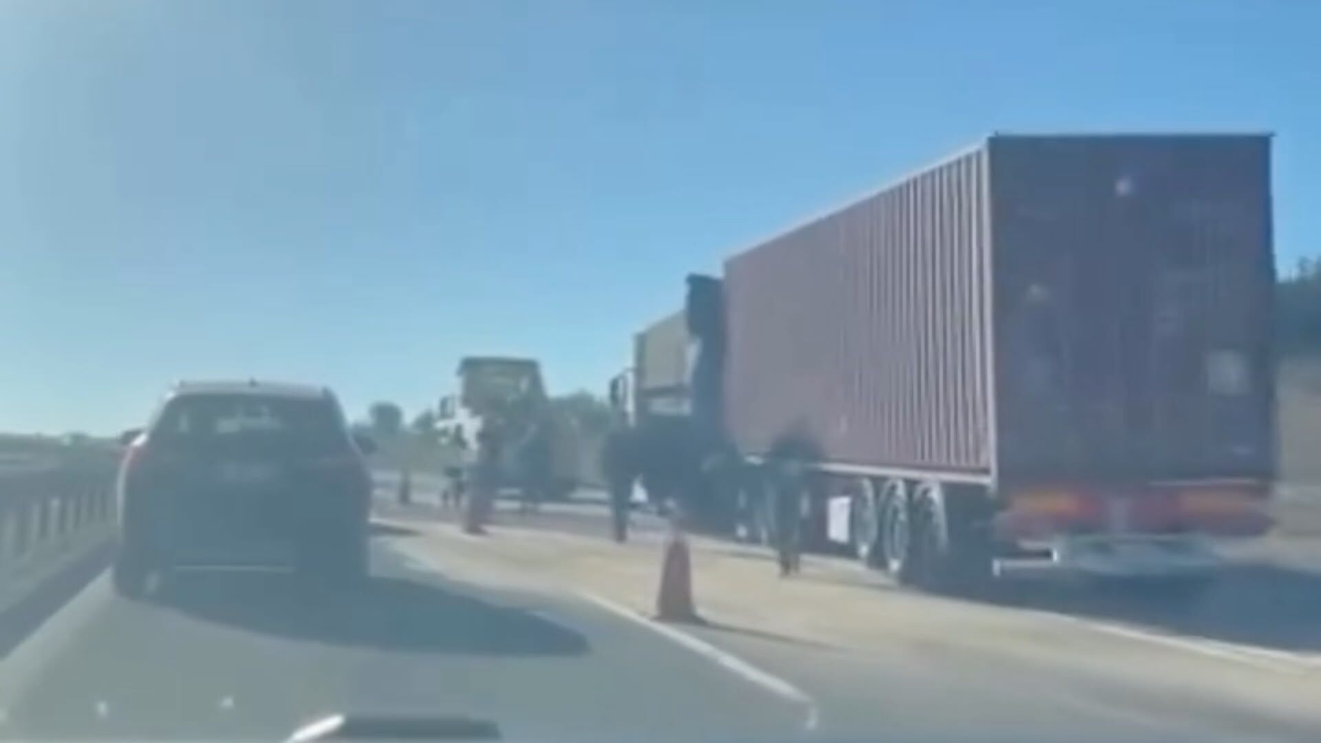 TIR'lar çarpıştı; 1 ölü